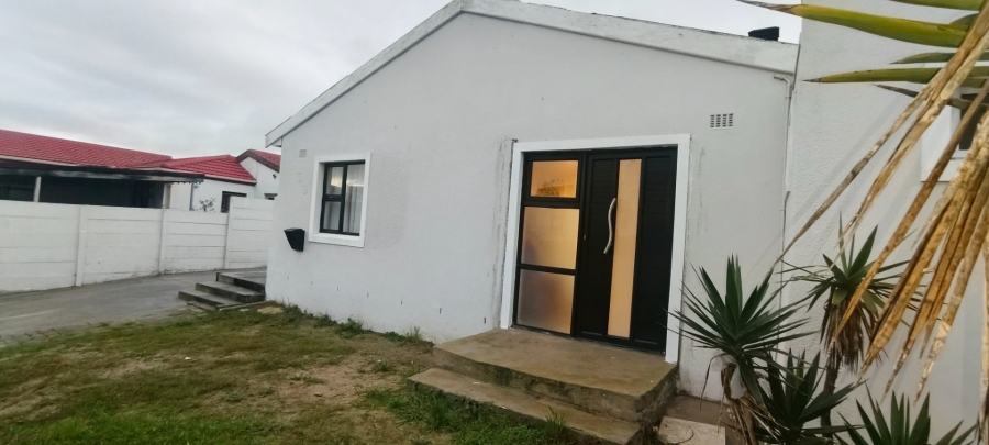 3 Bedroom Property for Sale in Strandfontein Village Western Cape